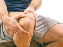 Боли в коленях — помогут народные средства